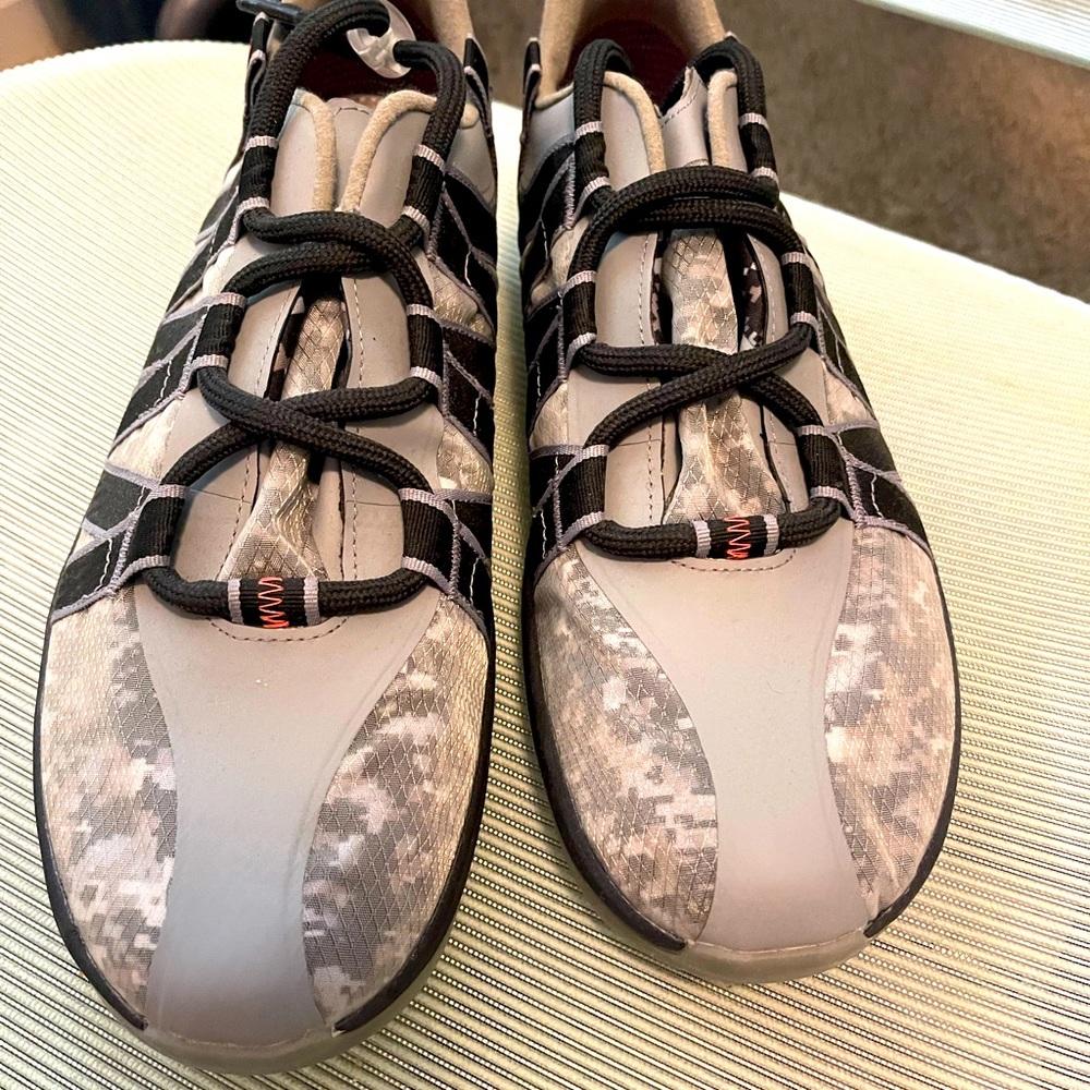 Skye Mobrly waterproof sneaker